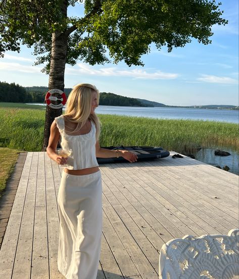 Summer Holiday Evening Outfits, Swedish Style Fashion, Evening Holiday Outfits, Aesthetic Outfit Summer, Europe Outfits Summer, Maine Aesthetic, Coastal Clothing, Swedish Fashion, Swedish Style