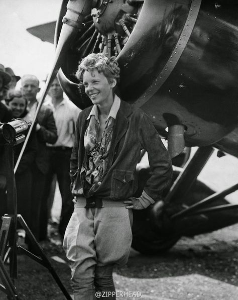 Female Pilot, Amelia Earhart, Influential Women, Actrices Hollywood, Great Women, A Plane, Famous Women, Inspirational People, Women In History