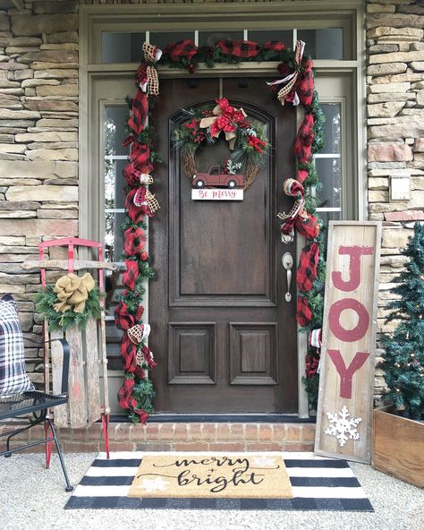 Winter Front Porch Decor, Cheap Christmas Diy, Front Door Christmas Decorations, Christmas Doormat, Christmas Front Porch, Christmas Front Doors, Christmas Porch Decor, Front Porch Decorating, Christmas Porch