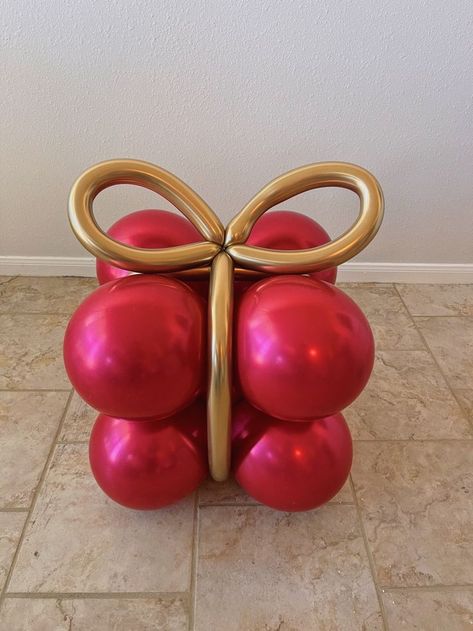 It’s the most wonderful time of the year! And it’s even more special when you can send someone a bouquet of balloons that are guaranteed to make them smile. Our Classic Christmas Present Balloon Bouquet is a great way to let someone you love know that you are thinking of them during the holiday season. Available for pickup in Seabrook, Tx. Delivery available across the Greater Houston area. Christmas Balloon Bouquets, Bouquet Of Balloons, Christmas Centrepiece, Christmas Event, Christmas Balloons, Love Balloon, Wonderful Time Of The Year, Balloon Bouquet, Christmas Centerpieces