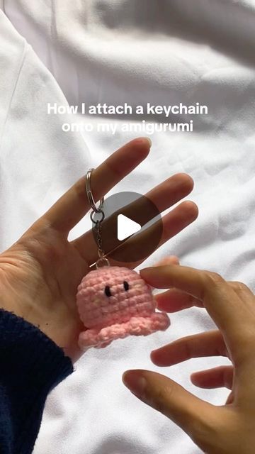 ✧₊˚ 𝑪𝒓𝒐𝒄𝒉𝒆𝒕 𝒇𝒍𝒐𝒘𝒆𝒓𝒔 & 𝒌𝒏𝒊𝒕𝒘𝒆𝒂𝒓 ♡ on Instagram: "How I attach a keychain onto my amigurumi!   #crochet #crocheting #crochettips #crochetmalaysia #crochetaddict #crochetlover" Crochet Projects Keychain, Crochet Plush Keychain, Crochet Plushie Keychain, How To Attach Keychain To Crochet, Crochet Sweater Keychain, Crochet Anime Keychain, Flower Crochet Keychain, Easy Crochet Keychain, Crotchet Plushies Keychain