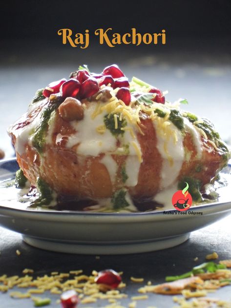 Raj Kachori Recipe, Indian Starters, Street Snacks, Kachori Recipe, Coco Puffs, Exotic Recipes, Food Indian, Hearty Dinner Recipes, Pakora Recipes