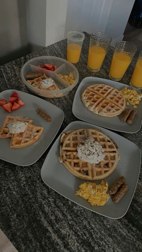 Breakfast Family, Manifesting Life, Family Breakfast, Family Of 3, Good Eats, Quick Saves