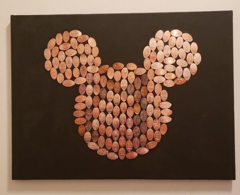 Disney Pressed Penny Display Ideas, Pressed Pennies Display, Pressed Penny Display Ideas, Coins Art Ideas, Smashed Pennies, Penny Crafts, Penny Art, Pressed Pennies, Small Flower Design