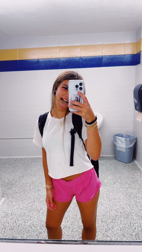 Maddy Nallenweg, Cute Lululemon Outfits Summer, Vsco Posts, Lululemon Summer, Southern Preppy Outfits, Cute Lululemon Outfits, Lulu Fits, Cute Easy Outfits For School, Hot Weather Outfits