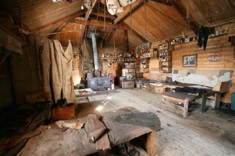 Ernest Shackleton, Ross Island, Arctic Explorers, Cabin Life, Dog Sledding, Off Grid Living, Cabins In The Woods, Log Cabin, Cape