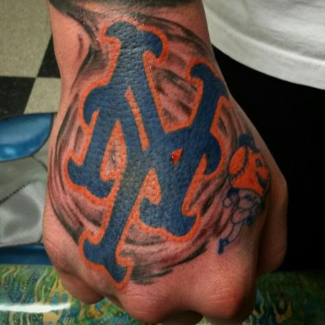 New York Mets New York Mets Tattoo, Sport Tattoos, Latest Tattoos, Ny Mets, New York Mets, New Tattoos, Cool Tattoos, New York, Tattoos