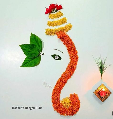 Flower Ganpati Rangoli Designs, Ganapati Flower Rangoli, Ganesh With Flowers, Ganapati Pookalam, Rangoli Ideas For Ganesh Chaturthi, Ganpati Decoration With Leaves, Rangoli Designs Ganesh Chaturthi, Ganpati Rangoli With Flowers, Ganesha Wall Decor