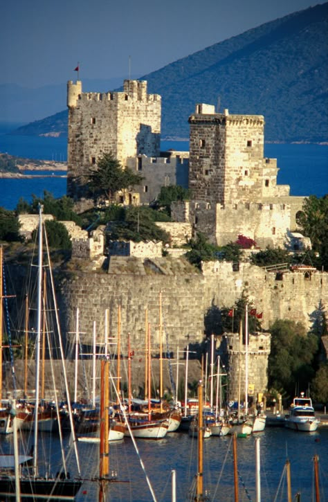 Knights Hospitaller, Castles Around The World, Bodrum Turkey, Old Castle, Castles Of The World, Chateau France, Castle In The Sky, St Peter, Beautiful Castles