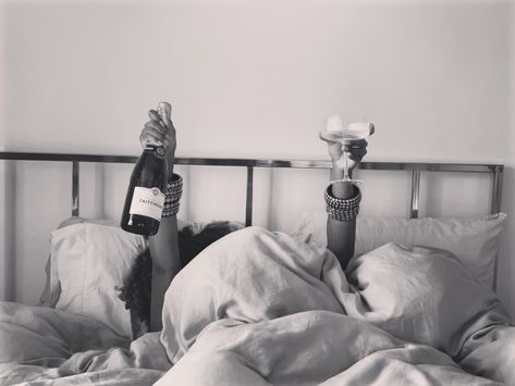 Champagne Photoshoot Friends, Champagne Toast Photoshoot, Life Size Champagne Glass Photoshoot, Champagne In Bed Aesthetic, Champagne In Bed, Pouring Champagne Photoshoot, Champagne In Bed Photography, Wine In Bed, Women Drinking Wine