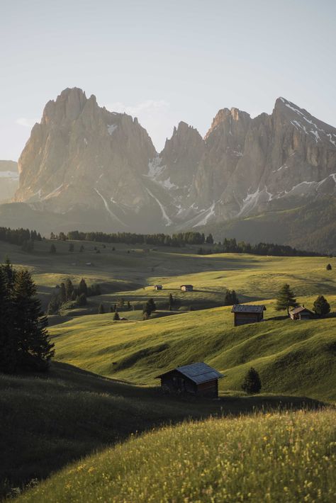 Seiser alm, also known as Alpe di Suisi, is the biggest and highest mountain meadow in Europe. In this blog post, we tell you everything you need to know to explore this magical mountain meadow! Austria Mountains Aesthetic, Mountain Life Aesthetic, Alps Aesthetic, Italian Mountains, Mountain Alps, Magical Mountain, Alps Mountains, Mountain Meadow, Mountains Aesthetic