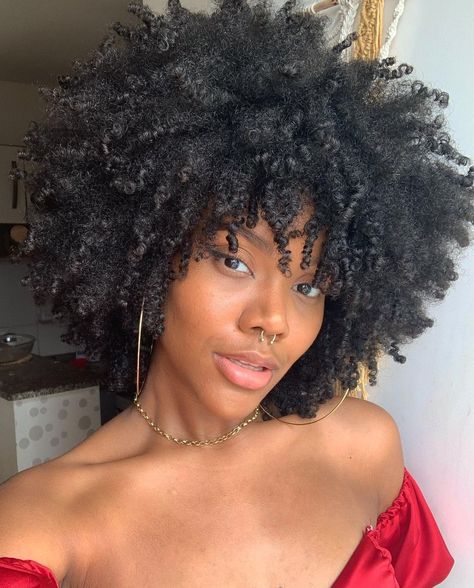 Medium Length Afro, Afro Hair Shapes, Afro Elegant Hairstyles, Curly Fro Black Women, Round Afro Natural Hair, Round Natural Hair Shape, Afro Layers Curly Hair, Medium Length 4b Hair, Shaped Afro