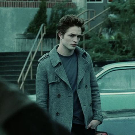 Edward Cullen Icon, Edward Cullen Robert Pattinson, Twilight Jokes, Twilight Outfits, Edward Hall, Twilight 2008, Robert Pattinson Twilight, Twilight Edward, The Cullen