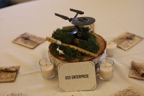 The Enterprise (Star Trek) table centerpiece Star Trek Wedding Ideas, Shire Decor, Star Trek Wedding Theme, Enterprise Star Trek, Star Trek Party, Star Trek Wedding, Nerd Wedding, Geeky Wedding, Diy Wedding Planning