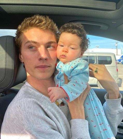 Facts On American Model Lucky Blue Smith | Also Find His Age, Height, Net Worth, Wife, Married, Kids Matching Couples Outfits Casual, Lucky Smith, Lucky Blue Smith, Smith Family, Male Pose Reference, Vintage Family, Lucky Blue, Dad Baby, First Daughter