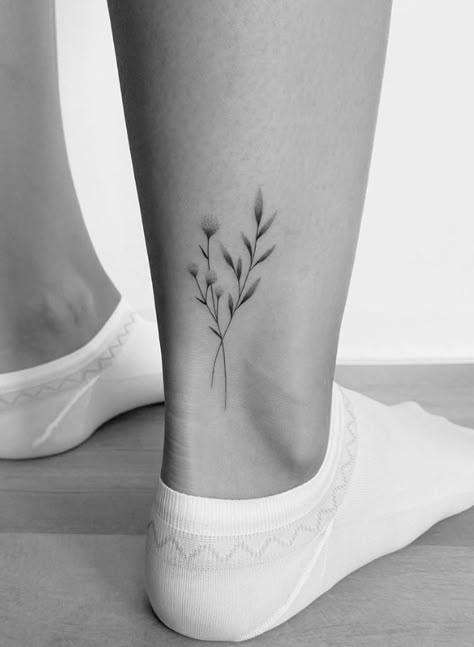 Leg Tattoos Flowers, Floral Ankle Tattoo, Ramos Tattoo, Mrs Tattoo, Olive Tattoo, Bookish Tattoos, Tattoo Plant, Ankle Tattoos For Women, Anklet Tattoos