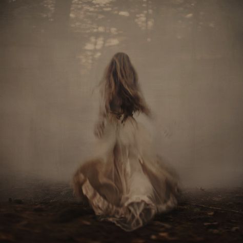 A photo can tell a story, but hearing a photographer tell the story of her photo can be even more powerful. Here's a story from Brooke Shaden. Brooke Shaden Photography, Brooke Shaden, Ghost Aesthetic, Surreal Photography, Book Cover Ideas, Personal Image, Fantasy Photography, Trik Fotografi, Dark Photography