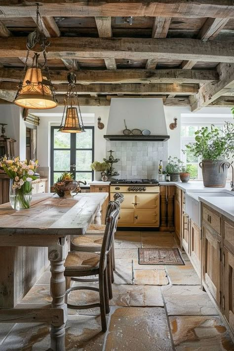 Farmhouse Kitchen Flooring, Country Kitchen Accessories, Dapur Rustic, Antique Kitchen Decor, Chic Kitchen Decor, Inviting Kitchen, Shabby Chic Room, European Farmhouse, Rustic Farmhouse Kitchen