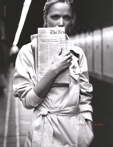 Fashion Research, Metro Paris, City Shoot, People Reading, Tim Walker, White Chic, U Bahn, Giambattista Valli, Street Photo