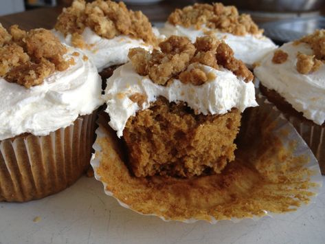 Cream Pie Cupcakes, Oatmeal Cupcakes, Oatmeal Cream Pie, Hot Recipes, Oatmeal Pie, Computer Writing, Mason Jar Desserts, Pie Cupcakes, Oatmeal Cream Pies