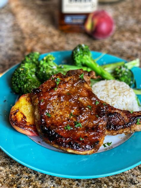 Skillet Peach Bourbon Pork Chops Bourbon Pork Chops, Summer Night Dinner, Bourbon Pork, Peach Pork Chops, Peach Bourbon, Bourbon Glaze, Glazed Pork Chops, Kitchen Queen, Oyster Recipes