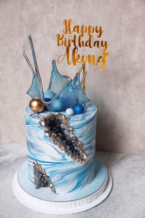 Geode Cake For Men, Geode Cake Birthday, Blue Geode Cake, Geode Cakes, Swimming Cake, Modern Birthday Cakes, Blue Birthday Cakes, Dummy Cake, 40th Cake