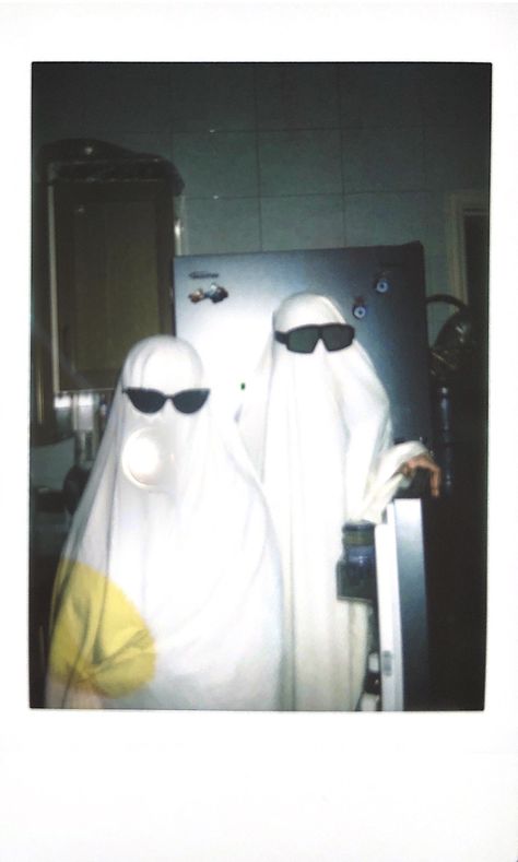 ghost-ies #disposable #ghost #indie #photoshoot #photoshootideas #halloween #polaroid #aesthetic #tiktok #friends #photography Ghost Picture With Friends, Polaroid Aesthetic Pic, Indie Halloween Aesthetic, Aesthetic Halloween Photoshoot, Halloween Polaroid Pictures, Fall Polaroid Pictures, Spooktober Art Challenge, Ghosting Photography, Polaroid Photoshoot Ideas