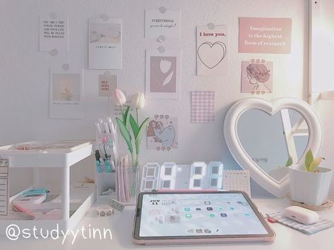 Study Desk Decor, Pastel Room Decor, Aesthetic Desk, Aesthetic Room Ideas, Desk Inspo, Desk Inspiration, White Desk, Dekorasi Kamar Tidur, Pastel Room