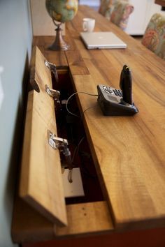 Hide Cords, Brown Rooms, Storage Decor, Farm Style, Desk Ideas, Diy Desk, Office Setup, Wooden Desk, Desk Design