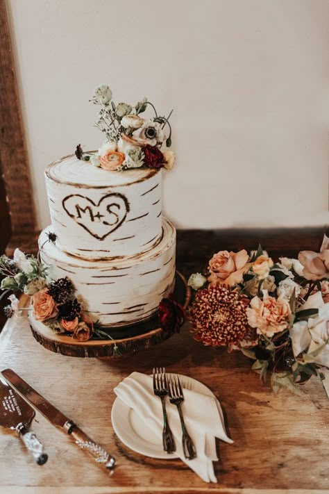 Autumn Cabin, Tennessee Mountains, Wedding Cake Tree, Aspen Wedding, Cabin Wedding, Romantic Wedding Cake, Wedding Reception Food, Wedding Cake Rustic, Rustic Wedding Cake