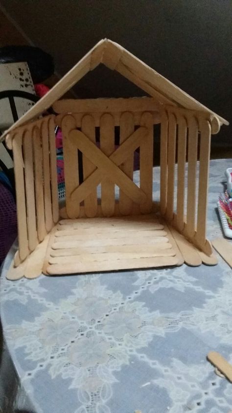 Popsicle Stick Nativity Craft, Diy Belen Christmas Nativity Ideas, Diy Manger Nativity, Betlehem Diy, Pesebres Navidad Ideas, Christmas Nativity Scene Diy, Nativity House, Nativity Scene Crafts, Christmas Crib Ideas