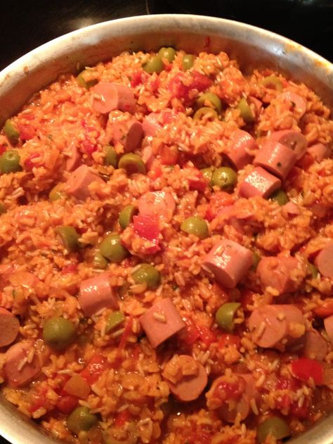 Puerto Rican Recipes Rice, Vienna Sausage, Risotto Dishes, Sausage Rice, Sausage Dinner, Boricua Recipes, Sausage Dishes, Rice Bowls Recipes, Savory Food