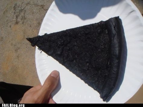 HAHA omw these are hilarious   And this pizza. | 37 People Who Are Worse At Cooking Than You Cooking Fails, Worst Cooks, Food Fails, Gross Food, Cake Wrecks, Burnt Food, Ham Salad, Pizza Funny, Cooking Together