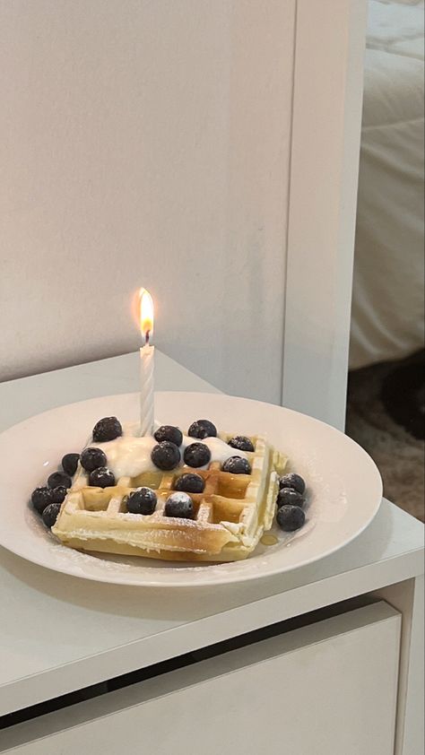 Birthday waffle / birthday cake /birthday breakfast / birthday morning/ birthday pancakes /waffles / morning / cakes / food / aesthetic food / white / light academic Mom Birthday Breakfast Ideas, Breakfast For Moms Birthday, Minimalist Birthday Aesthetic, Birthday Waffles Breakfast, Moms Birthday Aesthetic, Birthday Pancakes Aesthetic, Waffle Cake Birthday, Waffle Birthday Cake, Birthday Morning Aesthetic