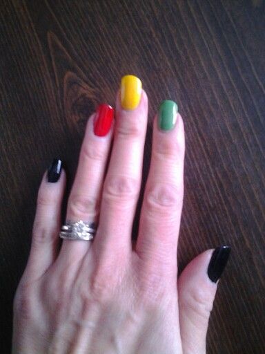 Rasta nails Jamaican Style Nails, Rasta Nails Acrylic, Reggae Nails, Rastafarian Nail Art, Jamaican Nail Designs, Bob Marley Nails, Reggae Nails Rasta Colors, Jamaican Nail Designs Nailart, Jamaica Nails