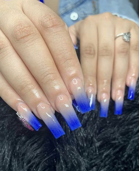 Clear Royal Blue Nails, Dark Blue Ombre Acrylic Nails, Ombre Royal Blue Nails, Ombre Dark Blue Nails, Ombré Nails Blue, Clear Design Nails, Ombré Blue Nails, Graduation Nails Blue, Dark Blue Ombre Nails