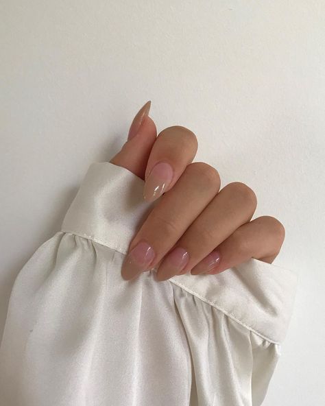 Elegant Nails Aesthetic, Tan French Tip, Tan French Tip Nails, Minimal Nude Nails, White Line Nails, White Nails Elegant, Nails Aesthetic White, Manicure White Nails, Nail Art At Home Easy