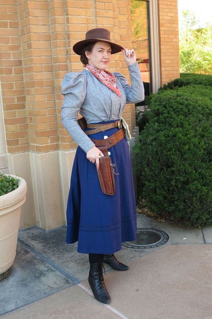 Old Western Outfits Women, 1800s Western, Womens Western Outfits, Wild West Costumes, Wild West Outfits, Women Template, Western Womens Fashion, Couples Kiss, Cowboy Fashion