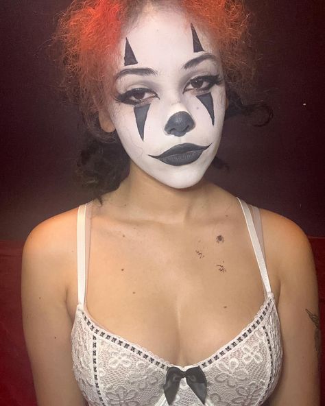 Goth Clown 😘🤡🖤🖤 #goth #gothgirl #gothgoth #gothmakeup #gothclown #clown #clownmakeup #clownmakeuplook #clowngirl #clowns #clowncheck #clowning #makeup #gothic #gothicmakeup Black And White Face Paint Ideas, Cute Juggalo Makeup, Clown Black And White Makeup, White And Black Clown Makeup, Clown Makeup Black And White, Clown Makeup Black, Clown Goth Makeup, Black Clown Makeup, Dark Clown Makeup