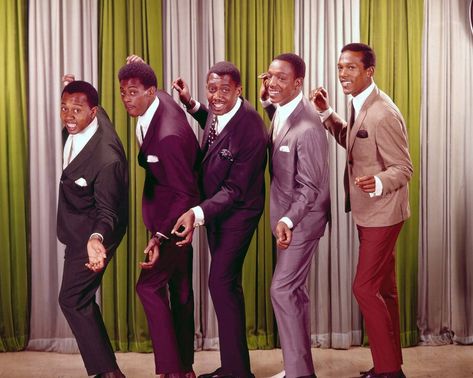 The Temptations - Treat Her Like A Lady Check more at https://tops.vietut.com/d10db796889fd059/ Paul Williams The Temptations, Motown Party, Eddie Kendricks, Otis Williams, David Ruffin, Motown Records, Berry Gordy, Tamla Motown, Paul Williams