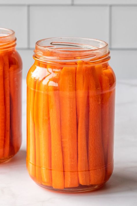 Healthy Probiotic Lacto-Fermented Carrot Recipe How To Ferment Carrots, Lacto Fermented Carrots, Fermented Carrots Recipe, Lactofermentation Recipes, Lacto Fermented Vegetables, Fermenting Carrots, Pickled Veggies Recipe, How To Make Fermented Foods, Fermented Carrots