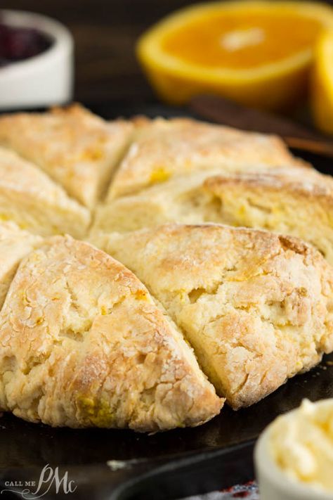 Cheddar Scones, Cheese Scone Recipes, Mascarpone Recipes, Pane Dolce, Cheese Scones, Savory Scones, Mascarpone Cheese, Think Food, Scone Recipe