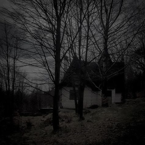 Creepycore/darkcore/haunted/abandoned house Dark Alt Aesthetic, Creepycore Aesthetic, Dark Emo Aesthetic, Dark Hour, Dark Forests, Dark Core, Airplane Window View, Alt Aesthetic, Creepy Core