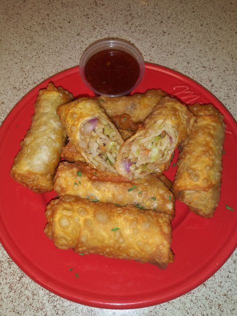 😋VEGGIE EGG ROLLS WITH SPICY CHILI SAUCE😋😋 Veggie Egg Rolls, Spicy Chili Sauce, Homemade Cooking, Savory Food, Food And Snacks, Food Therapy, Spicy Chili, Egg Roll, Egg Rolls