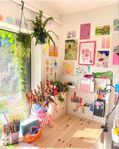 Cozy Art Studio Ideas, Art Studio Design Ideas, Art And Craft Room, Colorful Craft Room, Organization Room, Artist Room, Home Art Studio, Studio Decoration, Sunny Room