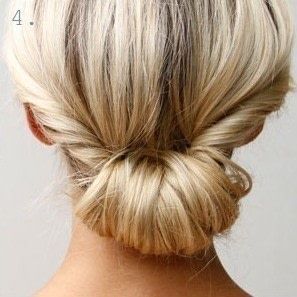 How to style a chignon. Easy Chignon - Step 4 Easy Chignon, Piper Chapman, Leslie Knope, Felicity Smoak, Buffy Summers, Short Hair Updo, Everyday Hairstyles, Orange Is The New Black, Buffy The Vampire Slayer