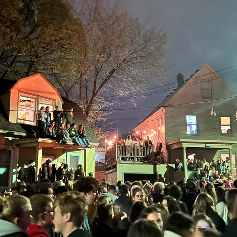 University Of Michigan Party, Block Party Aesthetic, Michigan University Aesthetic, Umich Campus, University Of Oregon Aesthetic, University Of Michigan Aesthetic, Umich Gameday, Umich Aesthetic, Michigan Aesthetic