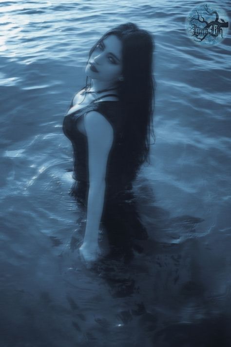 𝔏𝔲𝔫𝔞𝔏𝔦𝔱𝔥 𝔄𝔯𝔱 Witchy Beach Aesthetic, Haunting Beauty Aesthetic, Creepy Beach Photoshoot, Goth On The Beach, Gothic Blue Aesthetic, Gothic Beach Aesthetic, Siren Creepy, Dark Beach Photoshoot, Goth Mermaid Aesthetic