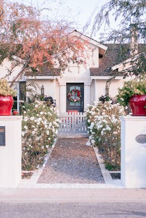 Winter Neighborhood, Phoenix Christmas, Arcadia Phoenix, Cottage Ranch, Hawaii House, Home Exteriors, Homes Exterior, Charming Cottage, Outdoor Designs