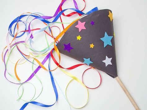 10 giochi da fare con i bambini per festeggiare Capodanno Firework Craft, Homemade Fireworks, News Years Crafts For Kids, Fireworks Craft For Kids, New Year's Eve Crafts, New Year's Eve Activities, Fireworks Craft, Kids Craft Room, New Year's Crafts